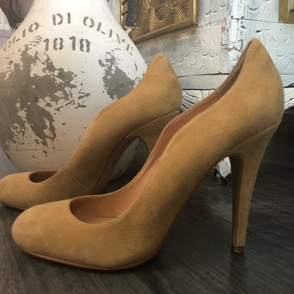 Kelsi Dagger - Picture 4 of 6